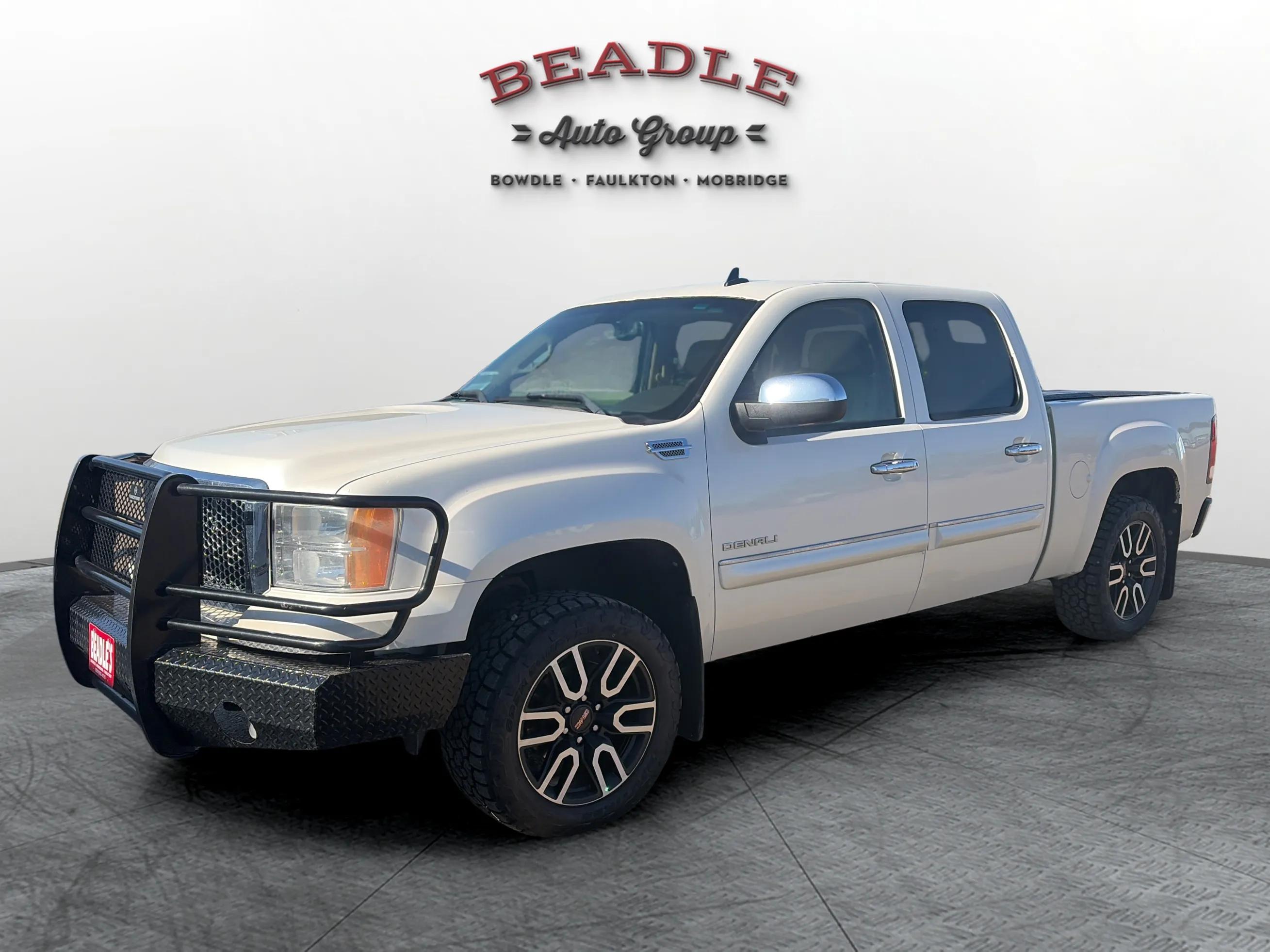 2011 GMC Sierra 4WD Crew Cab Short Box's photo