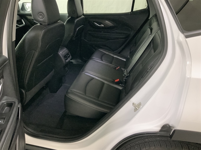 2024 Gmc Terrain SLT photo 16