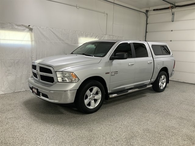 2019 Ram 1500 SLT photo 3