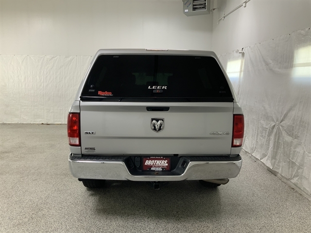 2019 Ram 1500 SLT photo 4
