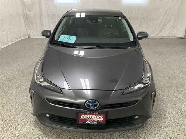 2022 Toyota Prius L photo 2