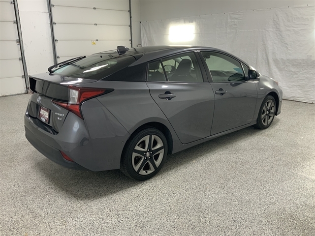 2022 Toyota Prius L photo 4