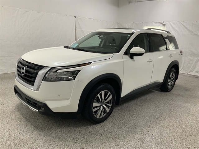 2023 Nissan Pathfinder SL 4WD's photo