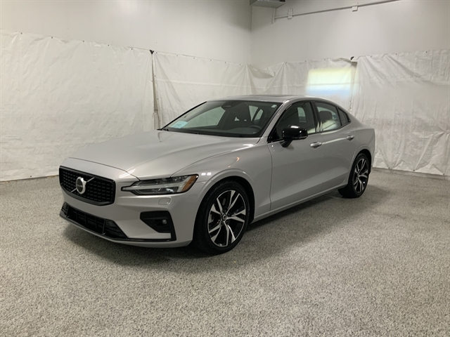 2023 Volvo S60 B5 Core Dark Theme AWD's photo