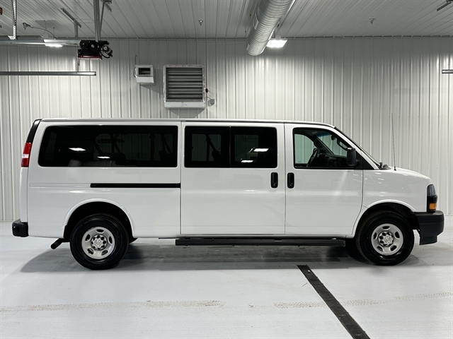 Used 2022 Chevrolet Express Passenger LS with VIN 1GAZGNF75N1235511 for sale in Tea, SD