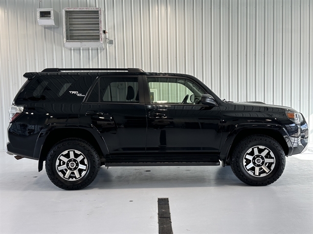 Used 2020 Toyota 4Runner Off-Road with VIN JTEBU5JR8L5784728 for sale in Tea, SD