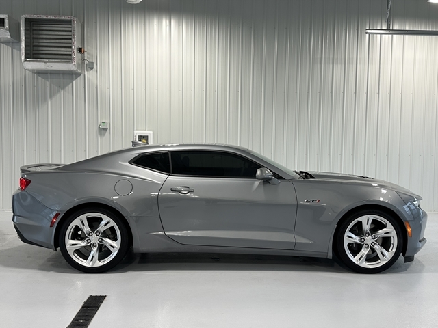 Used 2021 Chevrolet Camaro LT1 with VIN 1G1FF1R71M0135288 for sale in Tea, SD