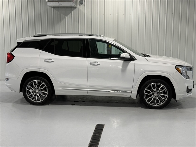 Used 2022 GMC Terrain Denali with VIN 3GKALXEV4NL273286 for sale in Tea, SD
