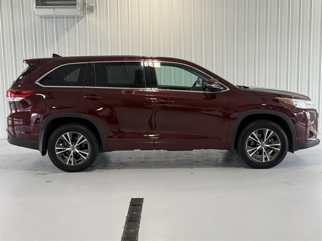 Used 2018 Toyota Highlander LE Plus with VIN 5TDBZRFH2JS907444 for sale in Tea, SD