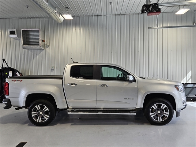 2016 Chevrolet Colorado LT photo 2