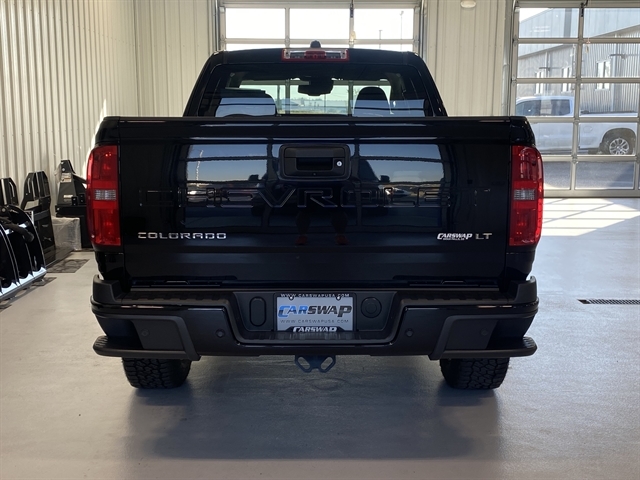 2021 Chevrolet Colorado LT photo 2