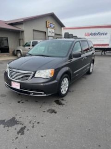 2015 Chrysler Town & Country Touring's photo