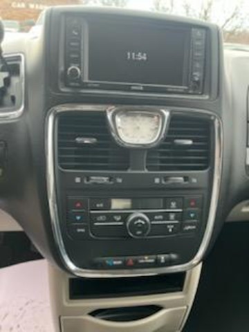 2015 Chrysler Town & Country Touring - Photo 8