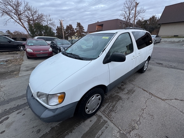 1998 Toyota Sienna LE