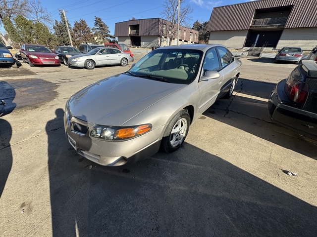 2002 Pontiac Bonneville SE's photo
