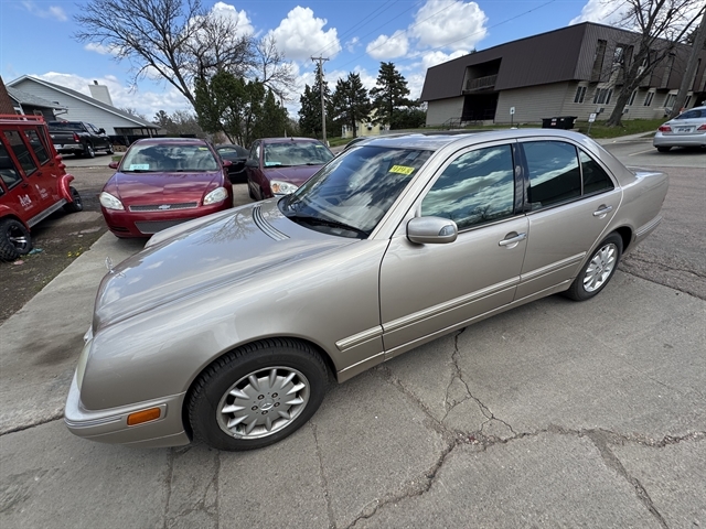 2000 Mercedes-Benz E-Class E320 4-Matic's photo