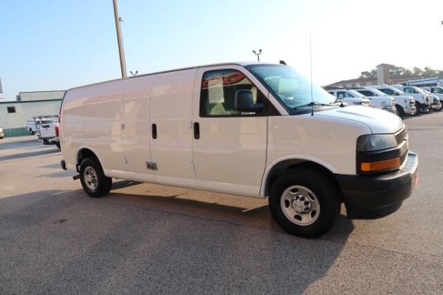 2018 Chevrolet Express 2500 photo 2