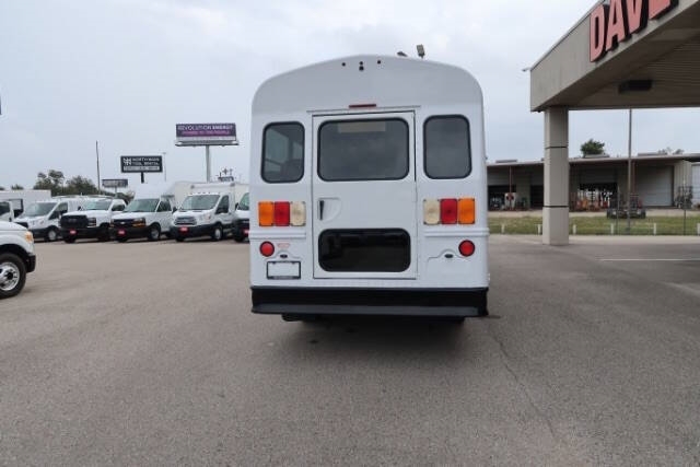 2017 Chevrolet Express 3500 Cutaway photo 2