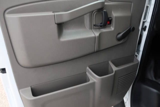 2017 Chevrolet Express 3500 Cutaway photo 4