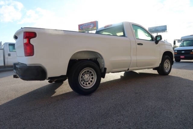 2023 Chevrolet Silverado 1500 photo 2