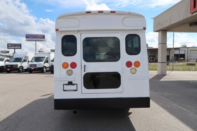 2013 Chevrolet Express 3500 Passenger photo 4