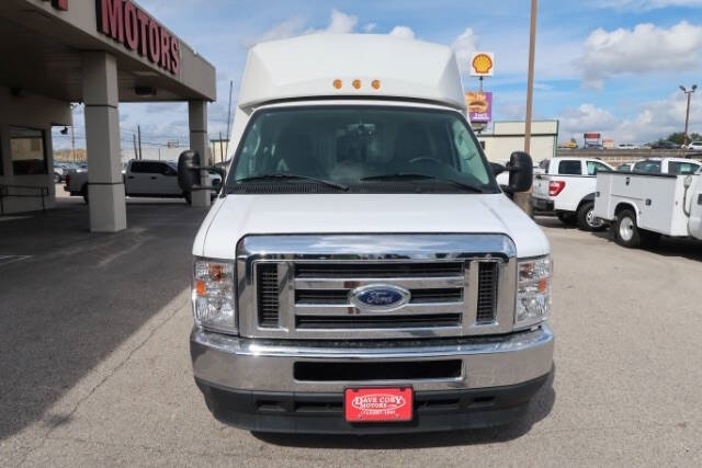 2023 Ford E-450 photo 2