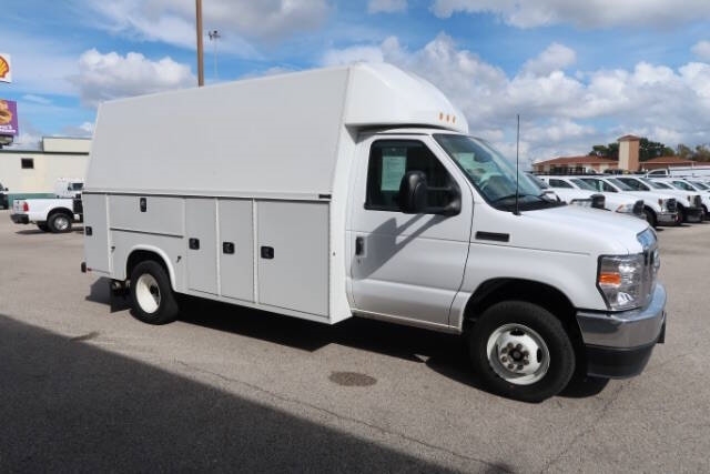 2023 Ford E-450 photo 3