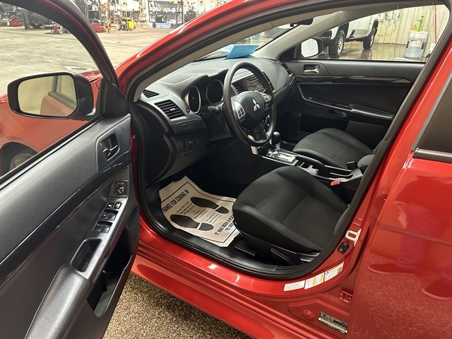 2016 Mitsubishi Lancer photo 4