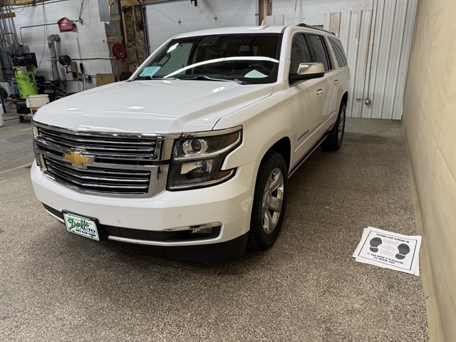 2017 Chevrolet Suburban Premier photo 3
