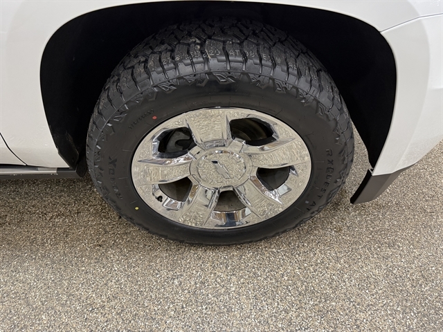 2017 Chevrolet Suburban Premier photo 4