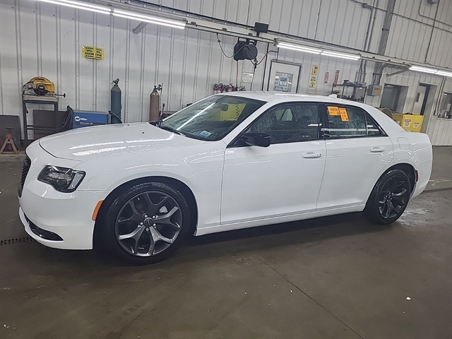 2023 Chrysler 300 Touring