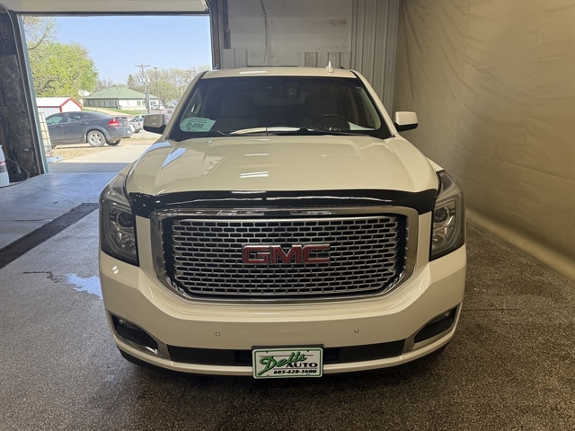 2015 GMC Yukon 4WD Denali's photo
