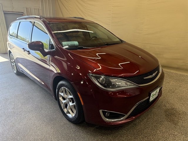 2018 Chrysler Pacifica Touring L's photo
