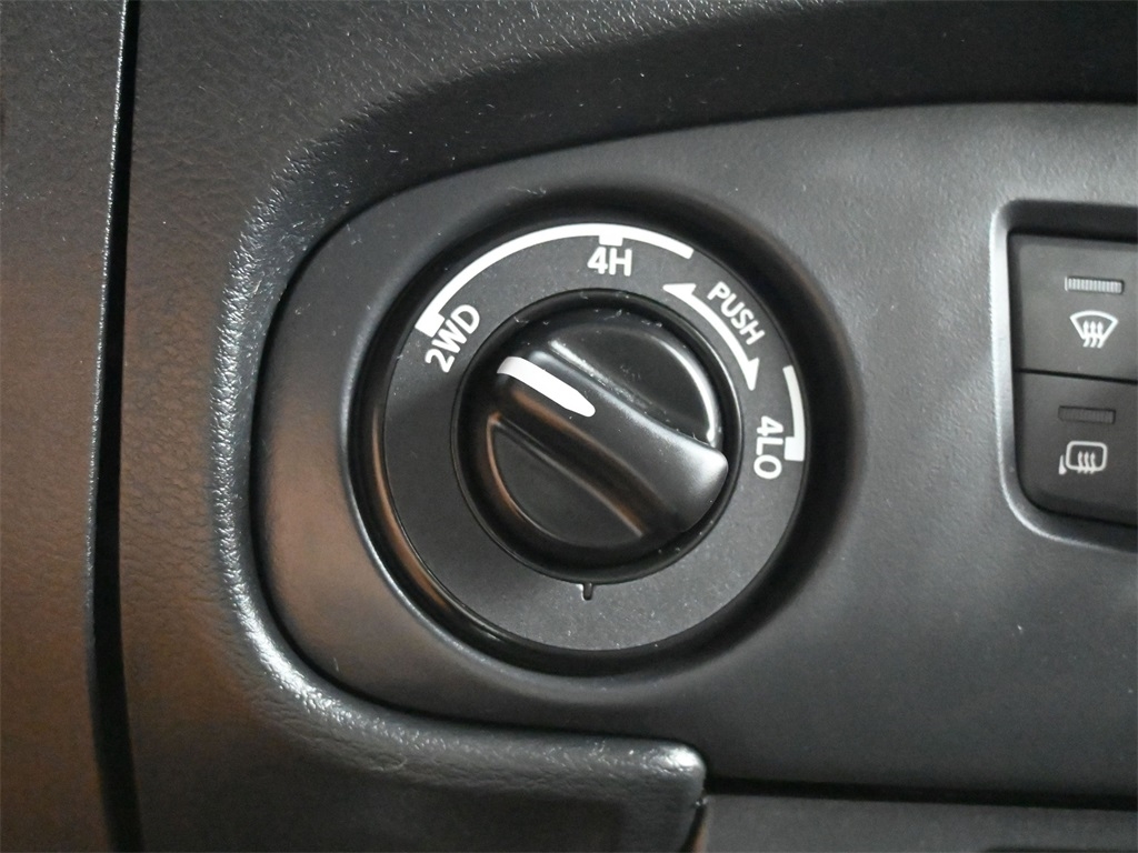 2023 Nissan Frontier PRO-4X Crew Cab photo 14