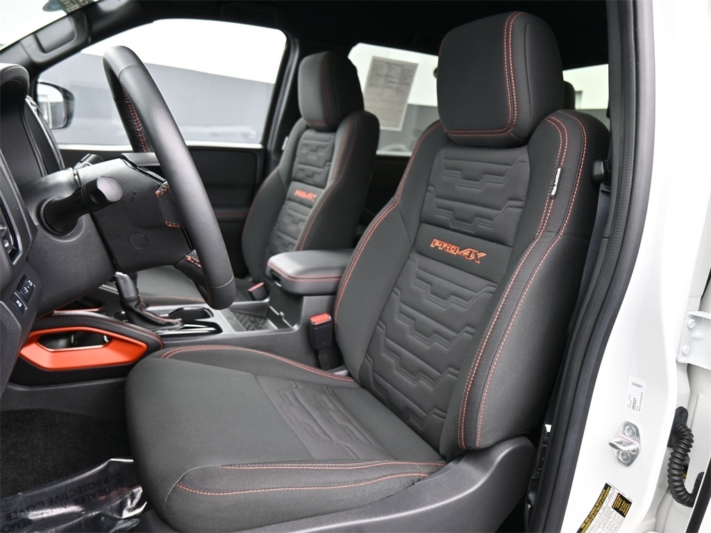 2023 Nissan Frontier PRO-4X Crew Cab photo 17