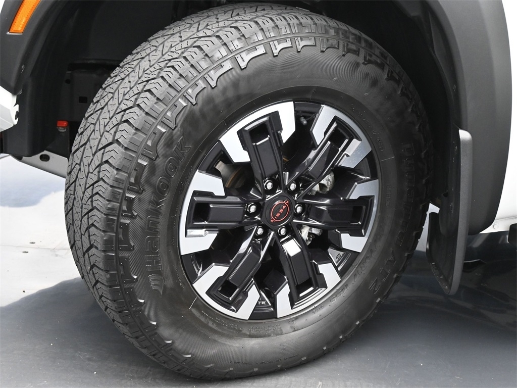 2023 Nissan Frontier PRO-4X Crew Cab photo 22
