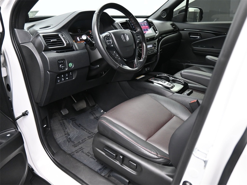 2023 Honda Ridgeline Black Edition photo 2