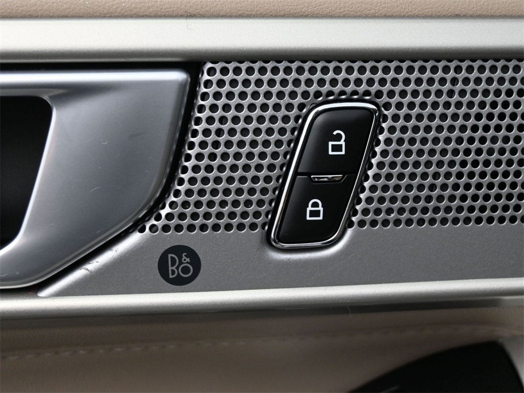 2023 Ford Explorer Limited photo 3