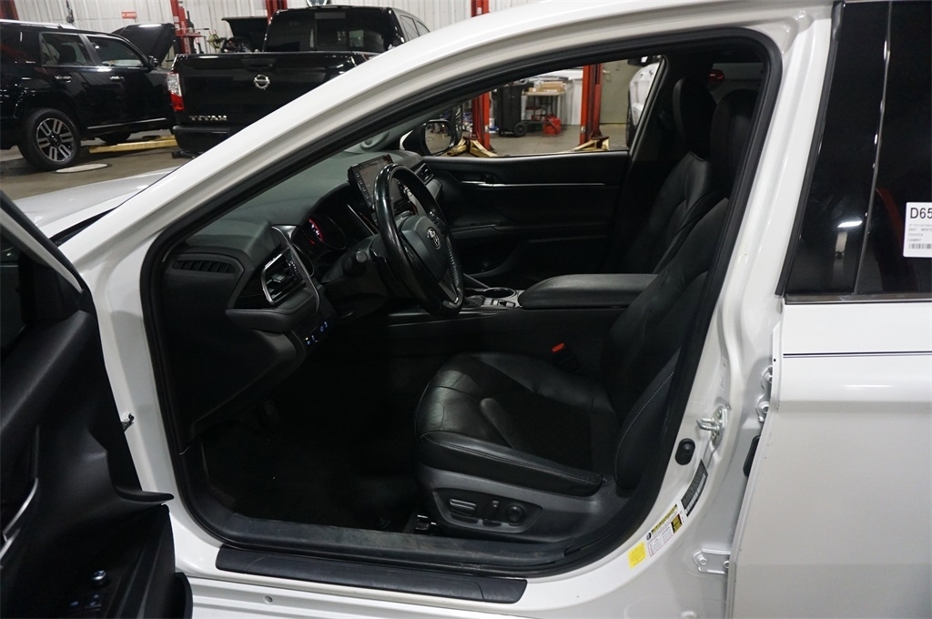 2021 Toyota Camry XSE V6 photo 2