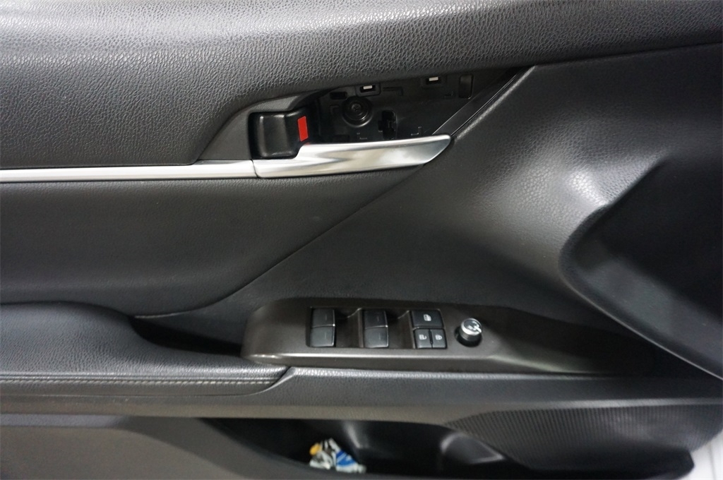2021 Toyota Camry XSE V6 photo 3