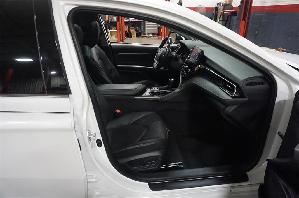 2021 Toyota Camry XSE V6 photo 17