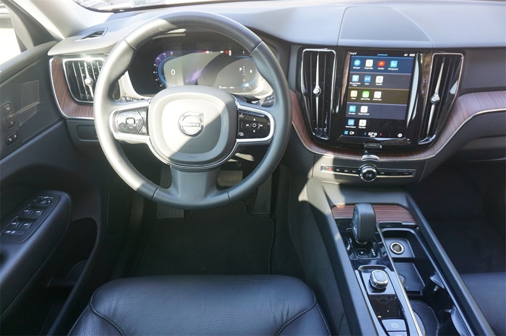 2023 Volvo XC60 B5 Plus photo 4