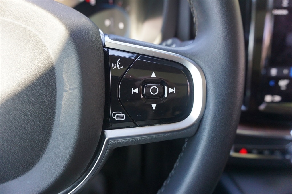 2023 Volvo XC60 B5 Plus photo 7