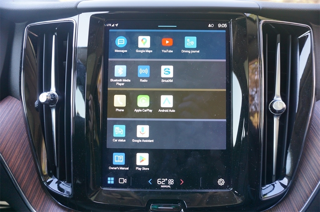 2023 Volvo XC60 B5 Plus photo 8