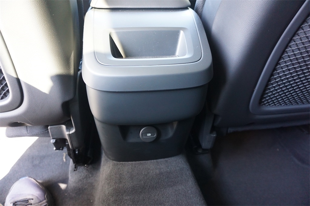2023 Volvo XC60 B5 Plus photo 14