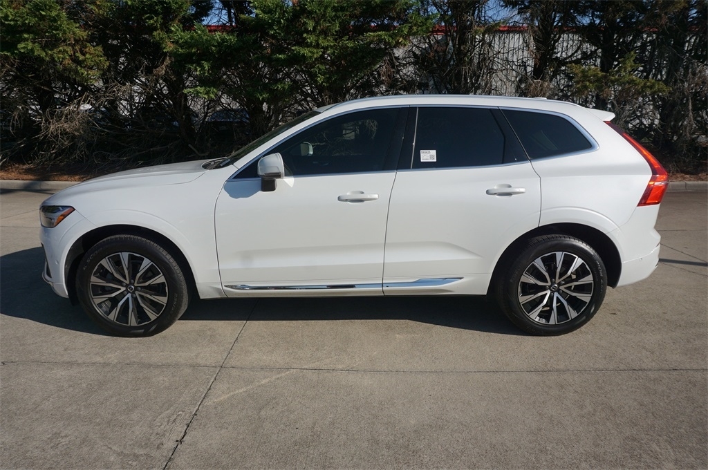 2023 Volvo XC60 B5 Plus photo 18