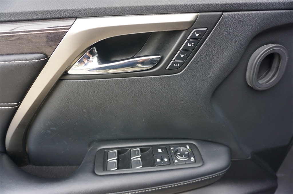 2018 Lexus RX Luxury photo 3