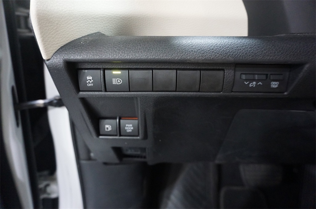 2021 Toyota Sienna XLE photo 4