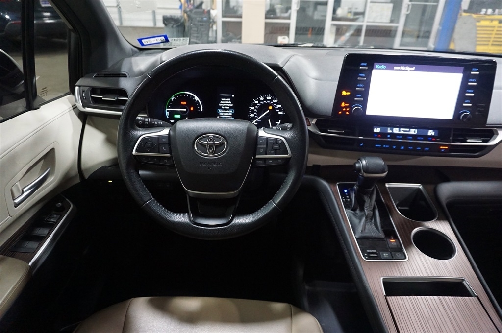 2021 Toyota Sienna XLE photo 5