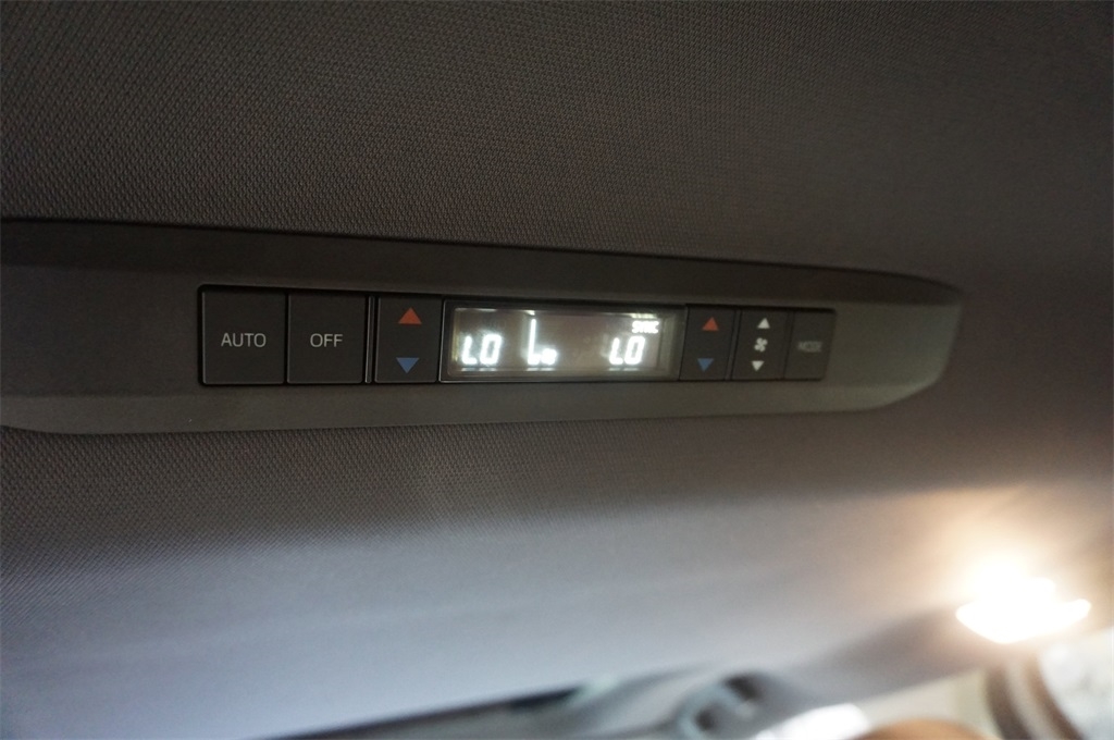 2021 Toyota Sienna XLE photo 16